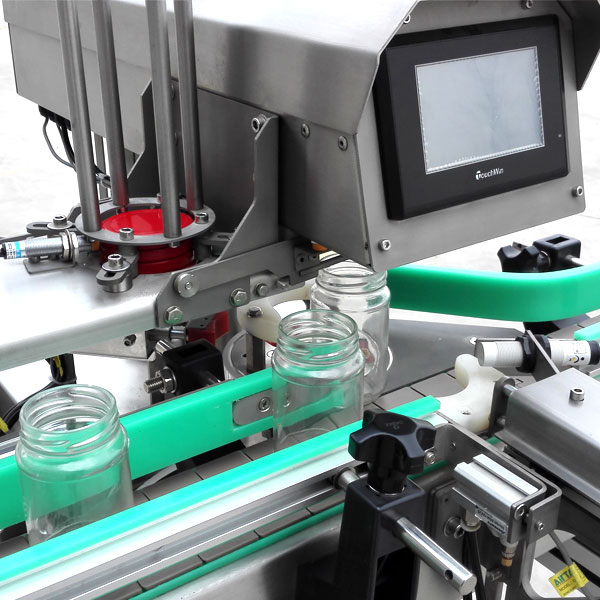 在線式真空旋蓋機-辣椒醬真空旋蓋生產線設備細節展示 在線式真空旋蓋機-辣椒醬真空旋蓋生產線設備細節展示